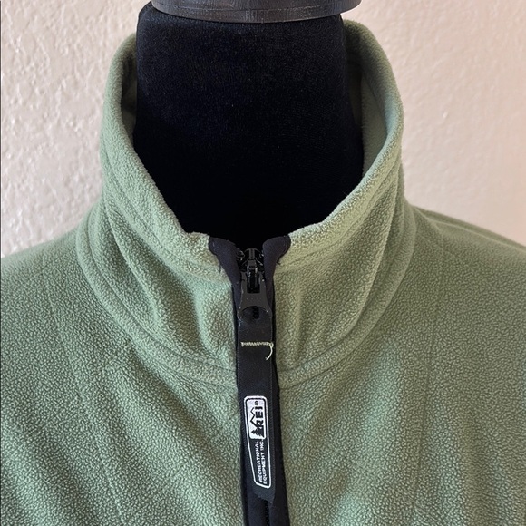 REI Vintage Light Green Light Weight Fleece Pocketed Hiking Turtle Neck Vest - Picture 6 of 13